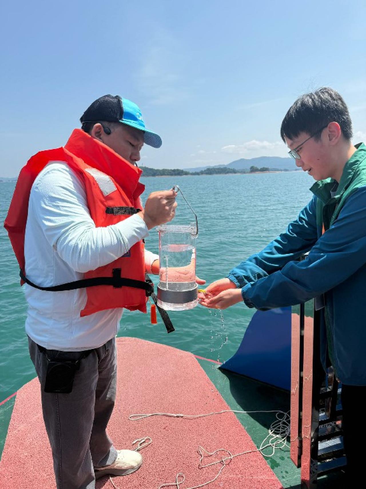 中三公經社科學生體驗抽取東江水