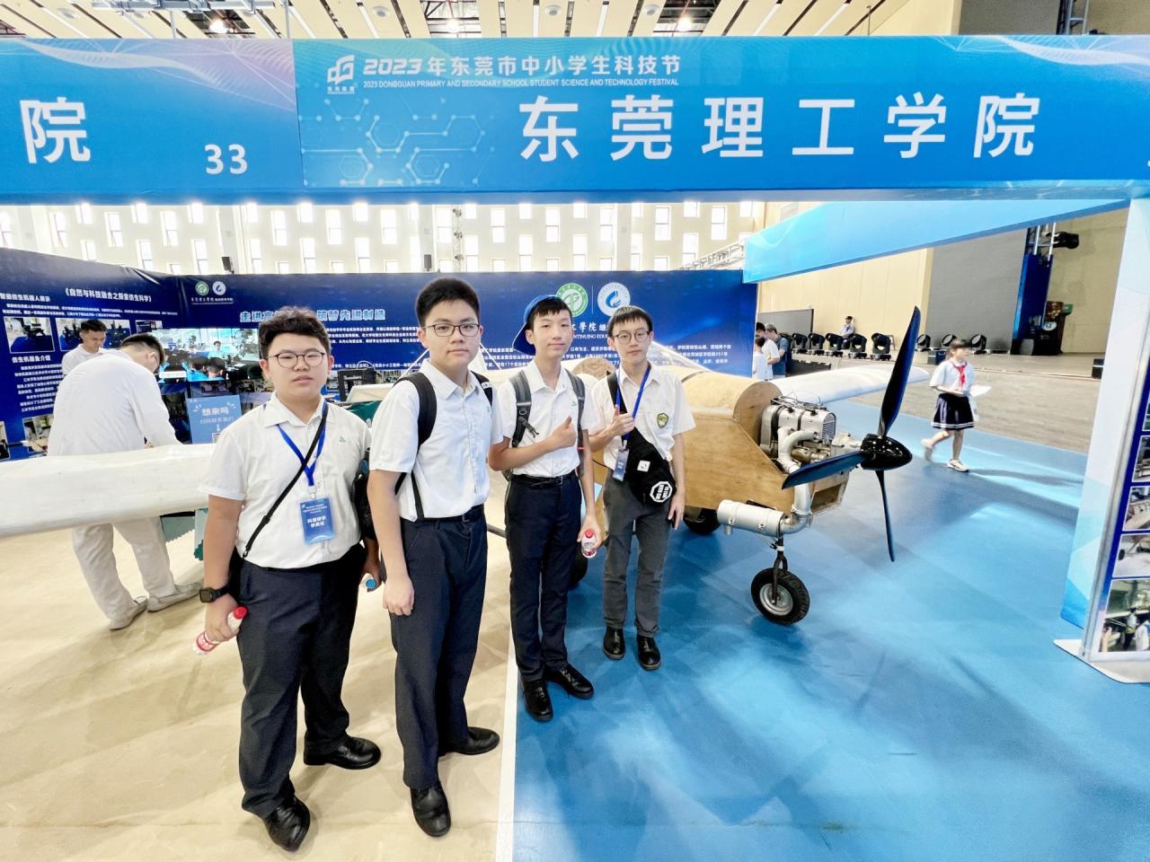 參觀東莞理工學院攤位