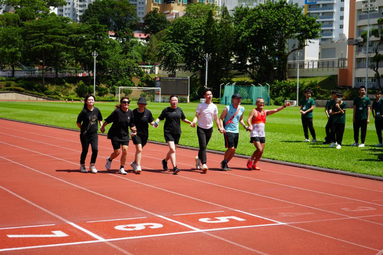 陸運會師生和家長齊衝線