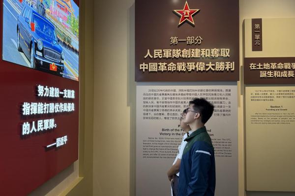 參觀昂船洲解放軍駐港部隊展覽中心